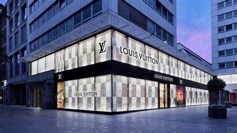 ausbildung 2018 versace louis vuitton düsseldorf-köln|Louis Vuitton Deutschland GmbH Ausbildung Düsseldorf.